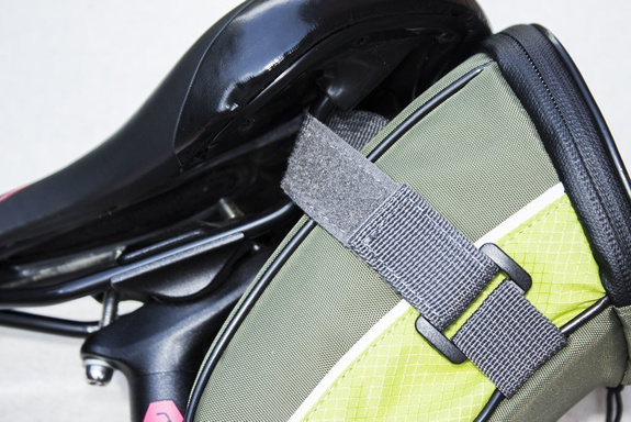 Sicaro saddlebag with a built-in LED indicator